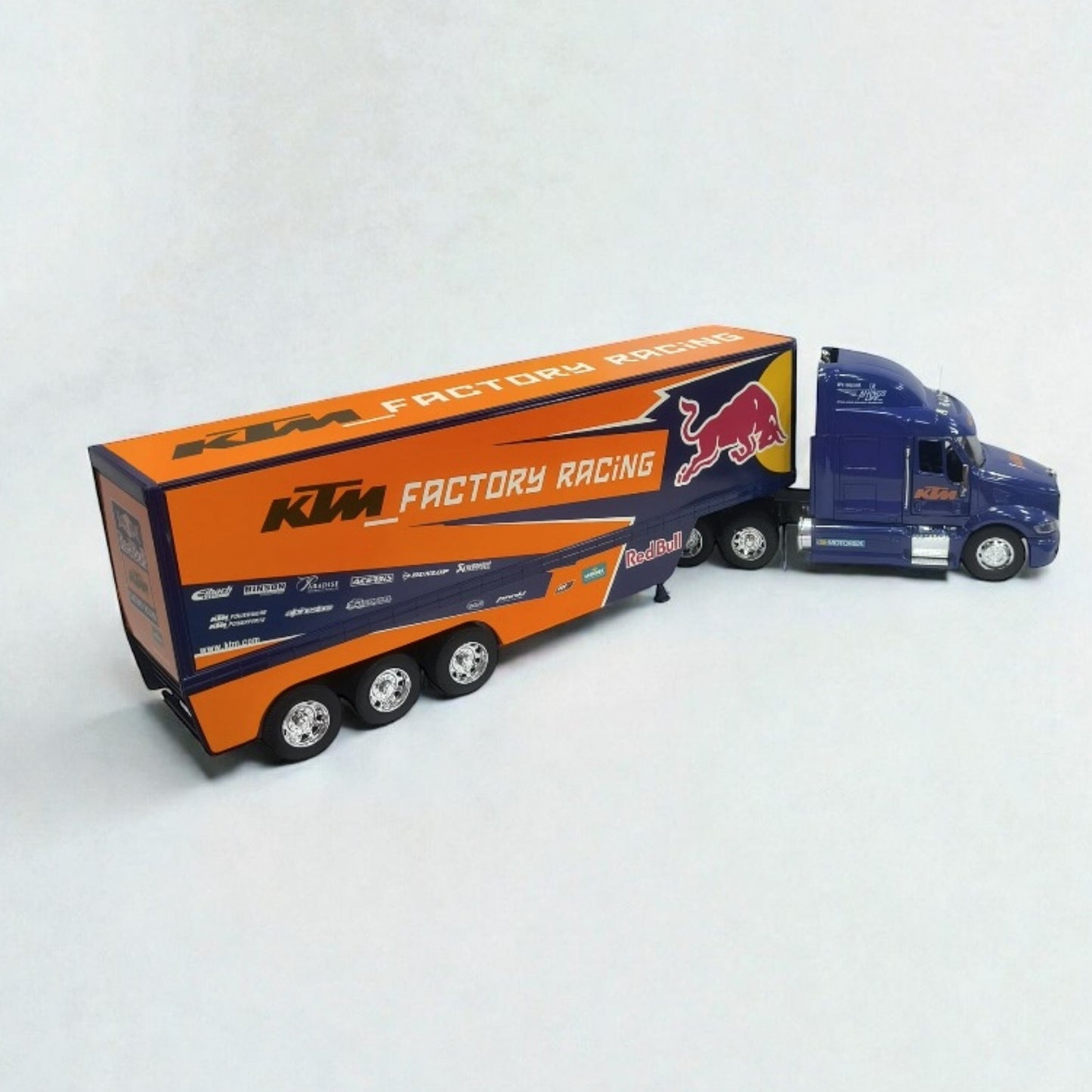 Peterbilt KTM Factory Racing Escala 1:32 – Camión Motorsport de Colección