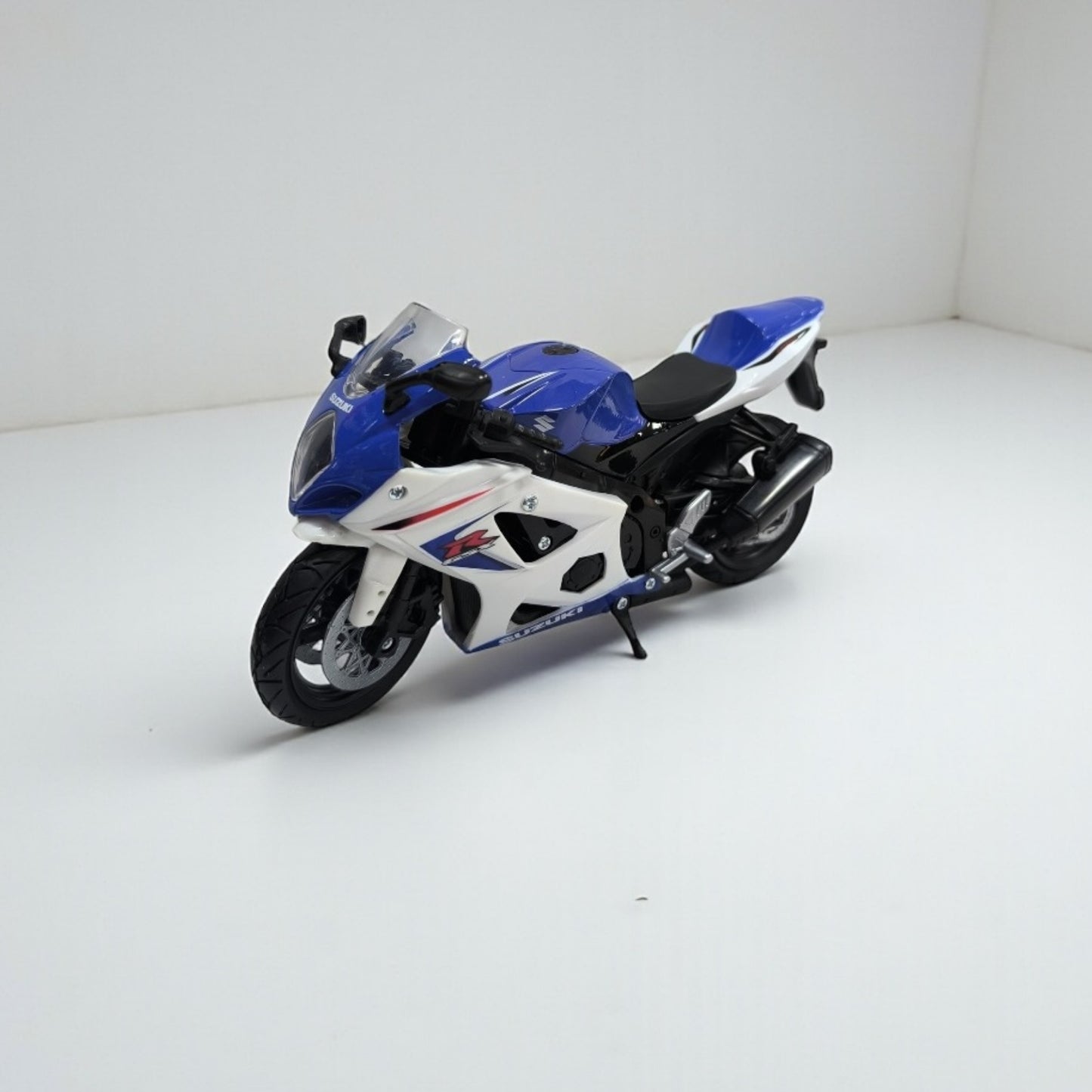 Suzuki GSX-R1000 Escala 1:12 – Moto Superbike de Colección