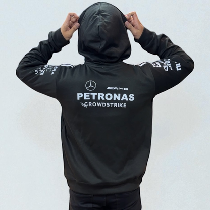 Buzo Mercedes-AMG Petronas Negro – Elegancia, Potencia y Estilo de Pista