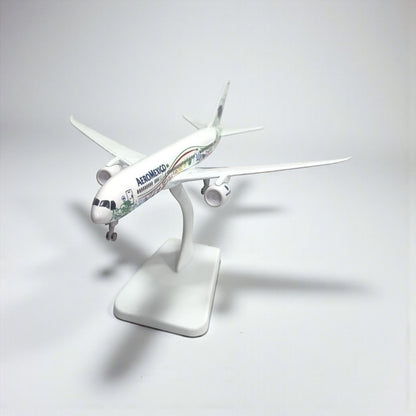 Avión Aeroméxico 1:350 – Modelo de Colección | Elegancia y Precisión en Escala
