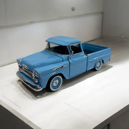 Chevy Apache 1958 1:24 – Modelo a Escala – Camión Clásico con Detalles Icónicos