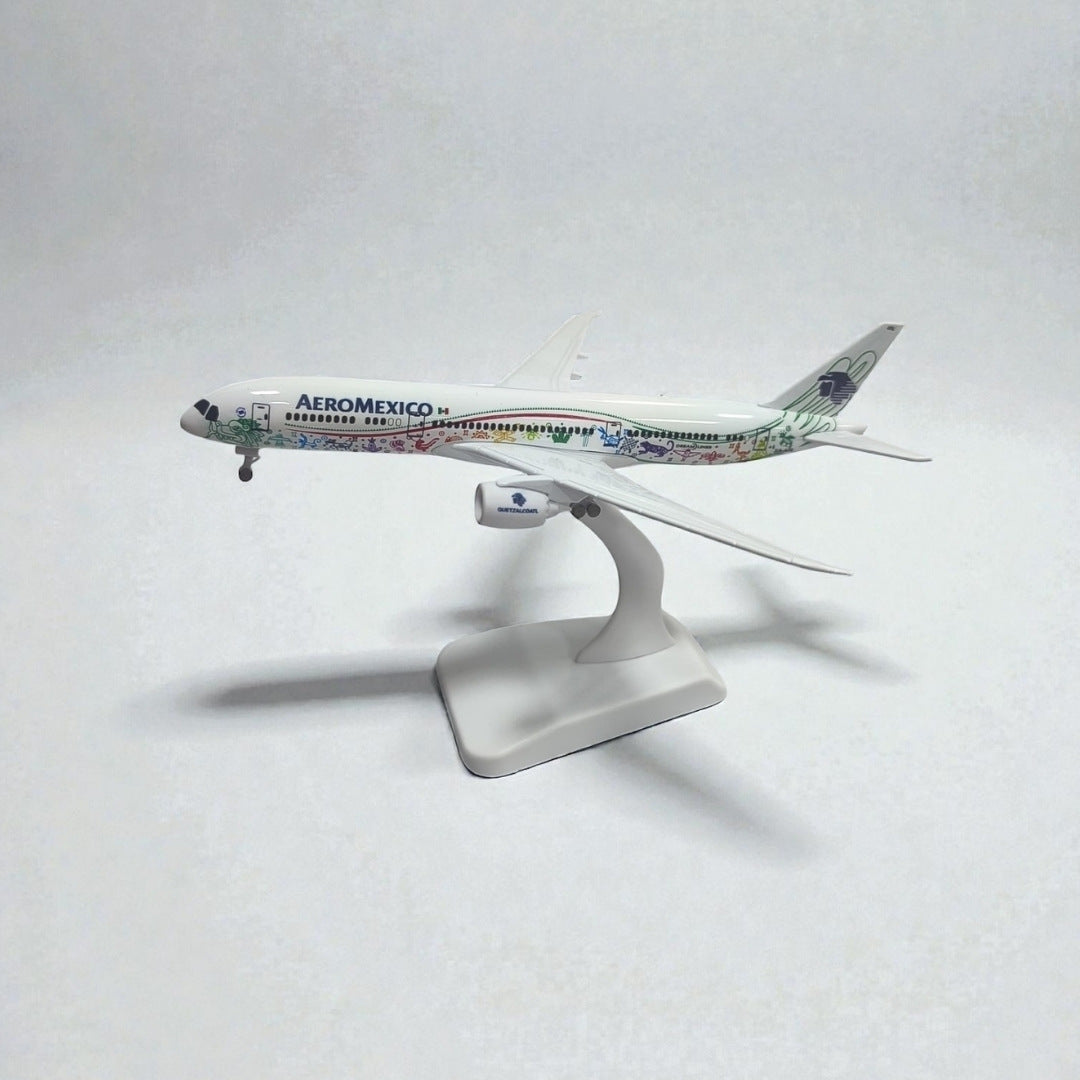 Avión Aeroméxico 1:350 – Modelo de Colección | Elegancia y Precisión en Escala