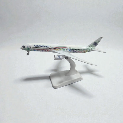 Avión Aeroméxico 1:350 – Modelo de Colección | Elegancia y Precisión en Escala