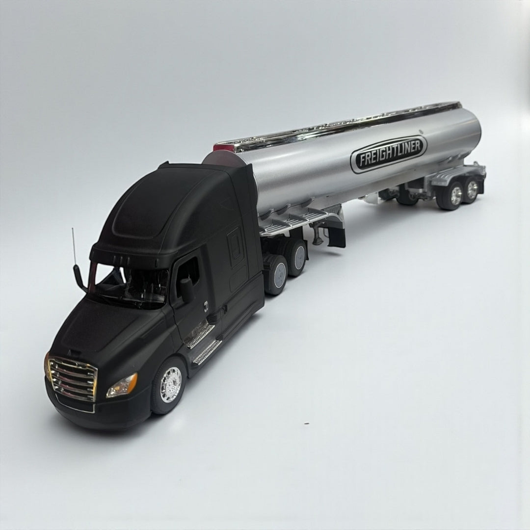 Freightliner Cascadia 1:32 Negro Mate – Camión Premium de Carga en Edición Coleccionista