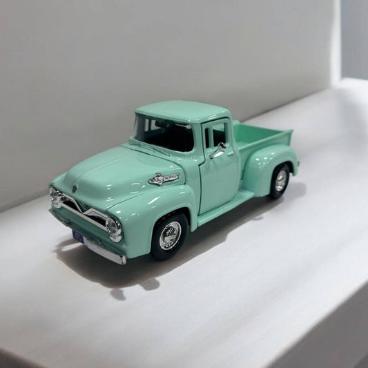 Ford F100 1955-56 1:24 – Modelo a Escala – Camión Clásico con Detalles Excepcionales