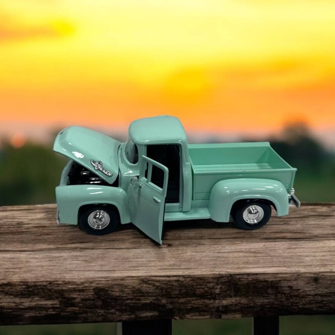 Ford F100 1955-56 1:24 – Modelo a Escala – Camión Clásico con Detalles Excepcionales