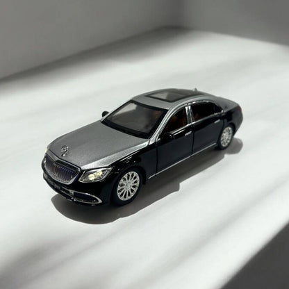 Mercedes-Benz 1:24 – Modelo a Escala – Diseño Elegante y Detalles Sofisticados