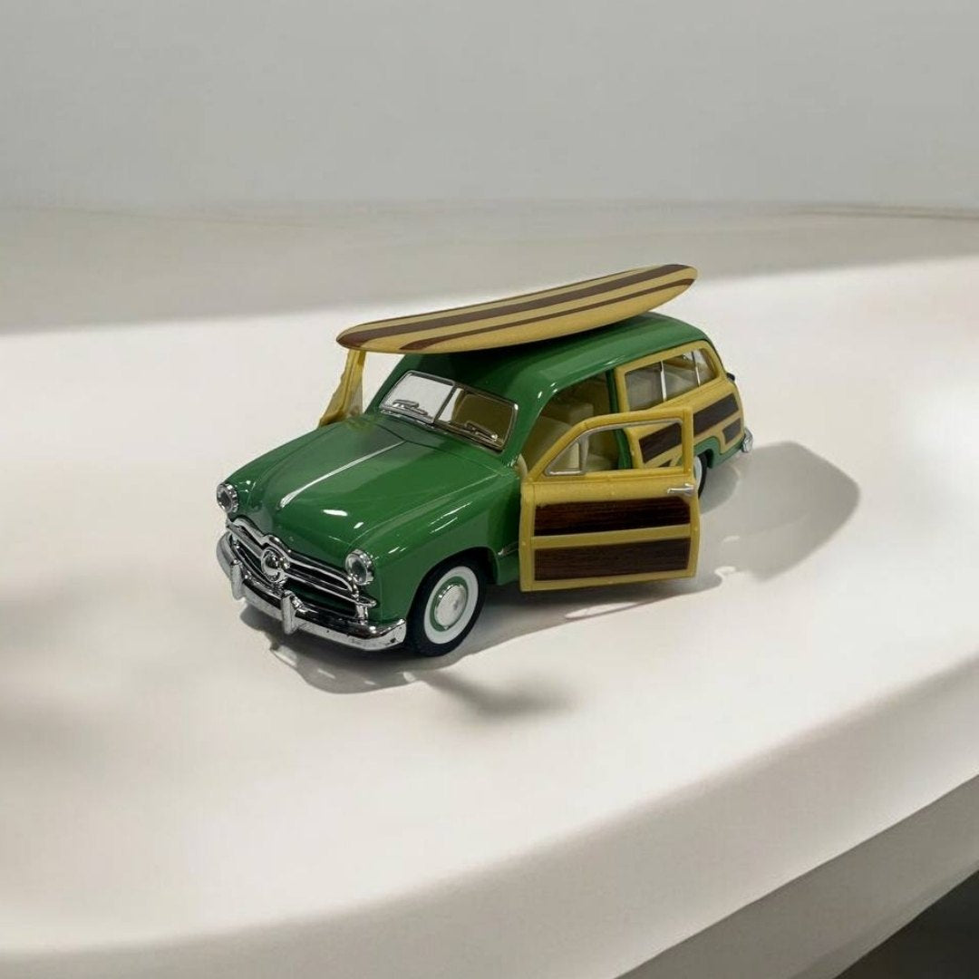 Ford Woody Wagon 1949 1:32 – Modelo a Escala – Diseño Clásico y Detalles Vintage