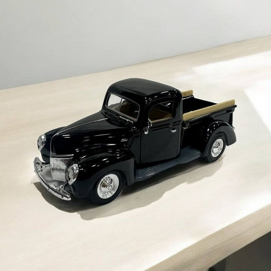 Ford Pickup 1940 1:24 – Modelo a Escala – Camión Clásico con Detalles Vintage