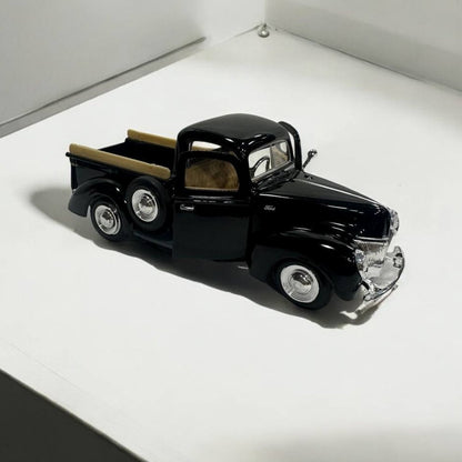 Ford Pickup 1940 1:24 – Modelo a Escala – Camión Clásico con Detalles Vintage