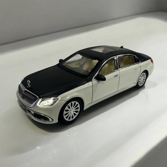 Mercedes-Benz 1:24 – Modelo a Escala – Elegancia y Diseño de Lujo