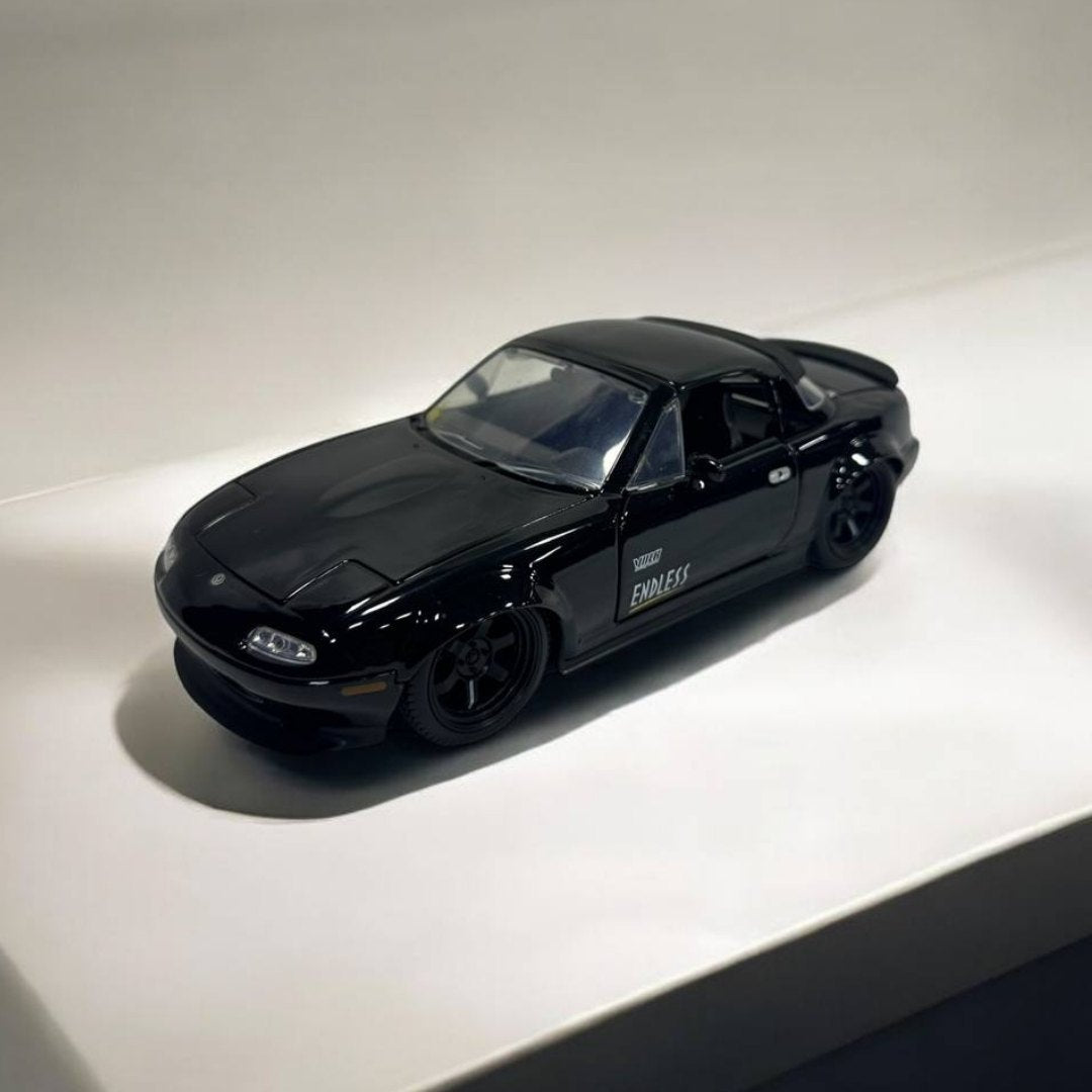 Mazda Miata 1990 1:24 – Modelo a Escala – Deportivo Clásico con Detalles Finos