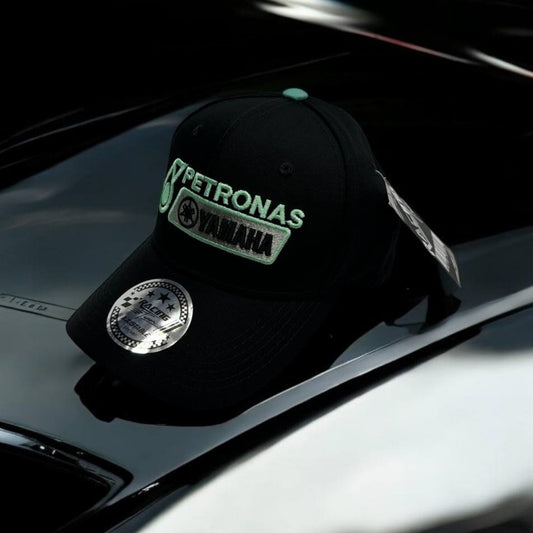 Gorra Yamaha Petronas – Innovación y Velocidad en Cada Detalle