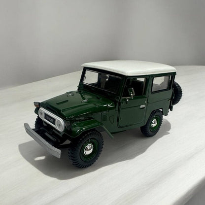 Toyota FJ40 1:24 – Modelo a Escala – 4x4 Clásico con Detalles Realistas