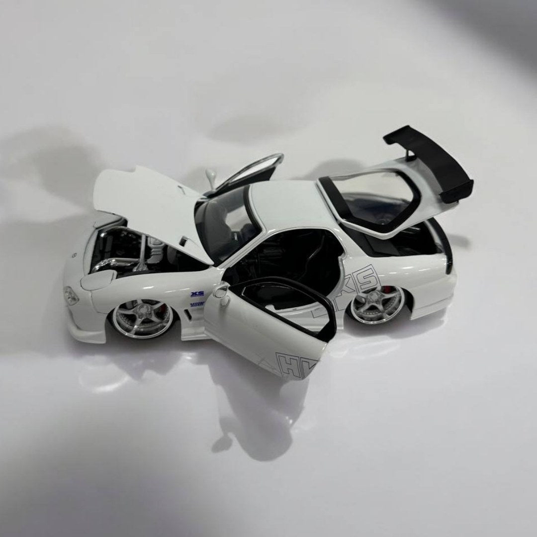 Mazda RX-7 1993 a Escala 1:24 – La Leyenda de Rápidos y Furiosos