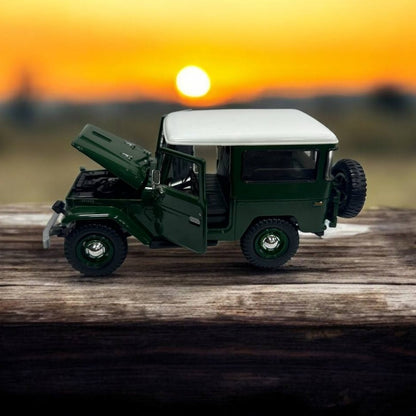 Toyota FJ40 1:24 – Modelo a Escala – 4x4 Clásico con Detalles Realistas