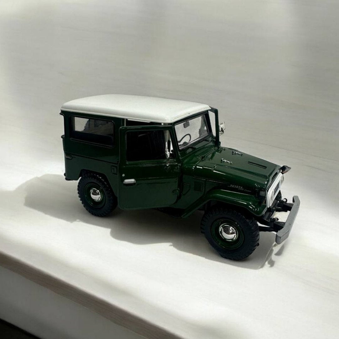 Toyota FJ40 1:24 – Modelo a Escala – 4x4 Clásico con Detalles Realistas