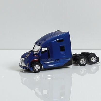 Kenworth T680 Cabezal Rojo y Azul Escala 1:32 – Tractocamión Moderno de Colección