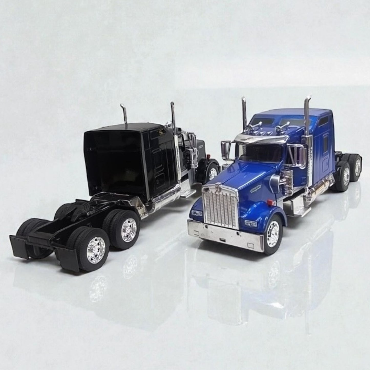 Kenworth W900 Cabezal Negro y Azul Escala 1:32 – Tractocamión Clásico de Colección