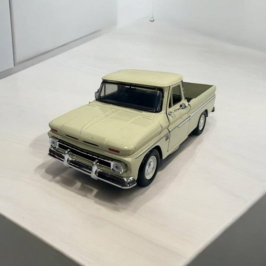 Chevrolet 1966 1:24 – Modelo a Escala en Color Avana – Diseño Clásico y Detalles Exquisitos