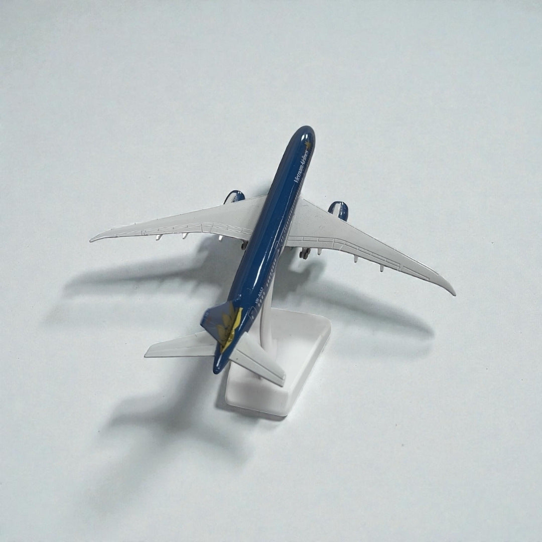 Avión Vietnam Airlines 1:350 – Modelo de Colección | Elegancia Asiática en Escala
