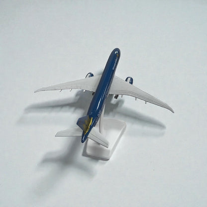 Avión Vietnam Airlines 1:350 – Modelo de Colección | Elegancia Asiática en Escala