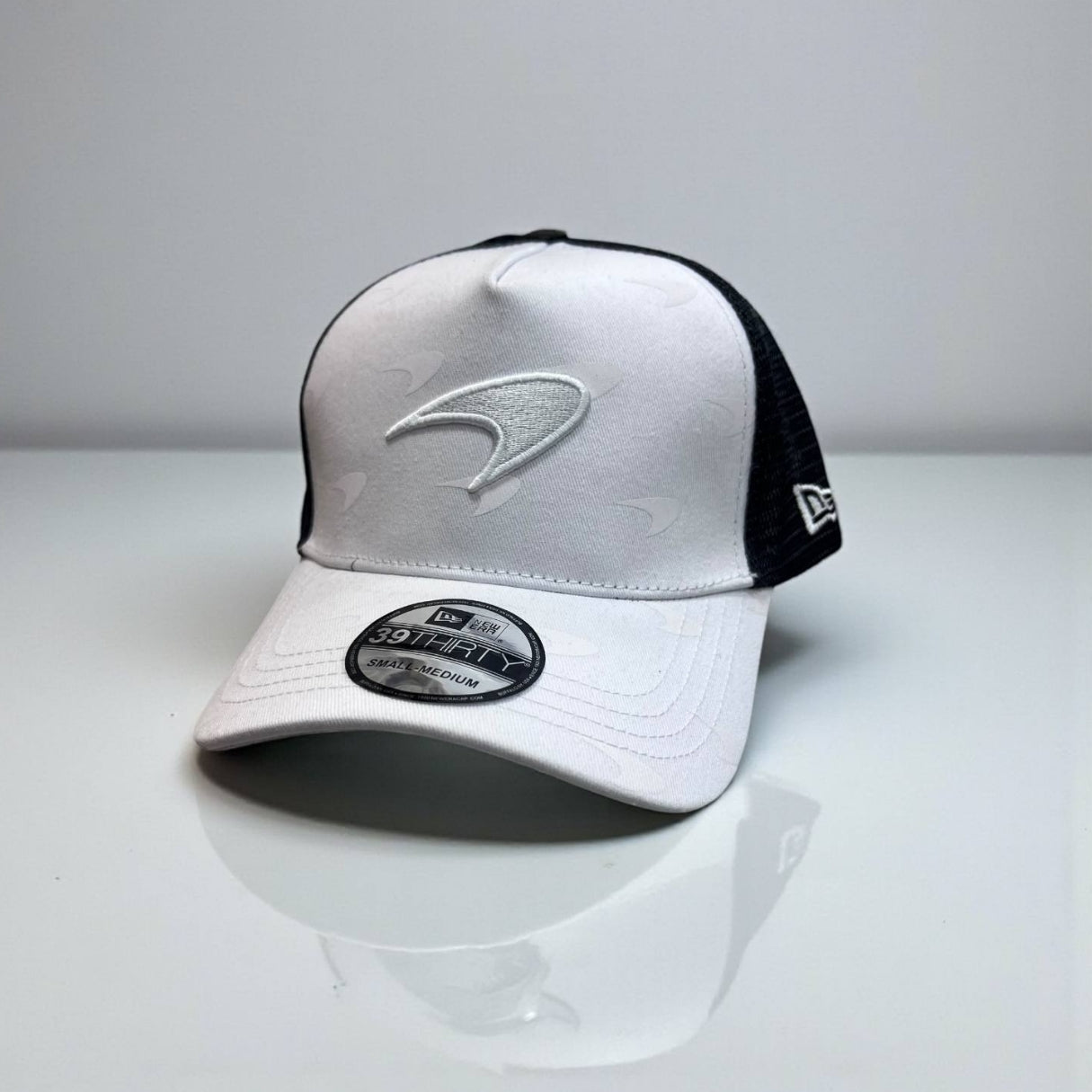 Gorra McLaren Blanca – Estilo Motorsport | Diseño Premium para Fans de la F1