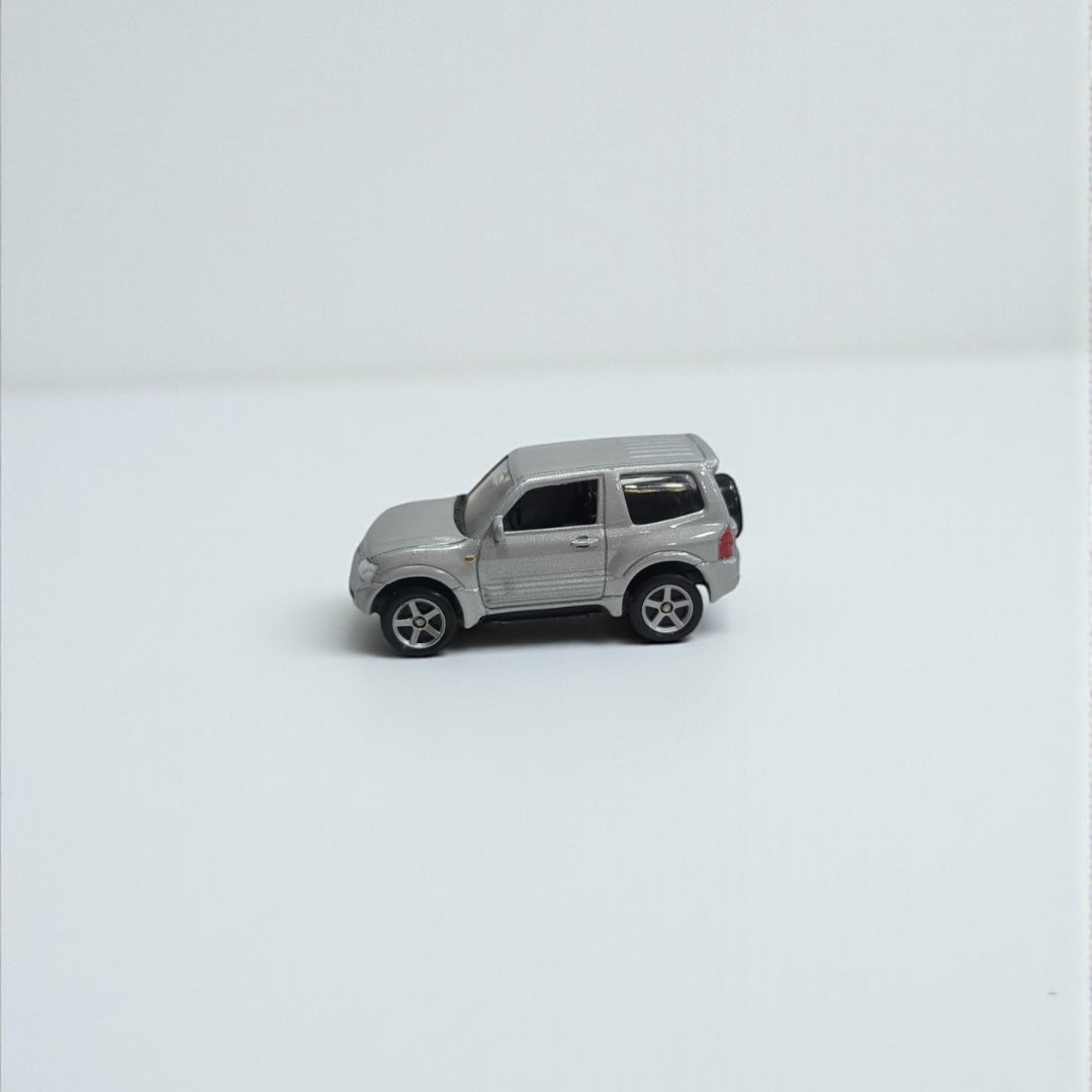 Mitsubishi Montero 1:64 – La Leyenda del Off-Road en Miniatura