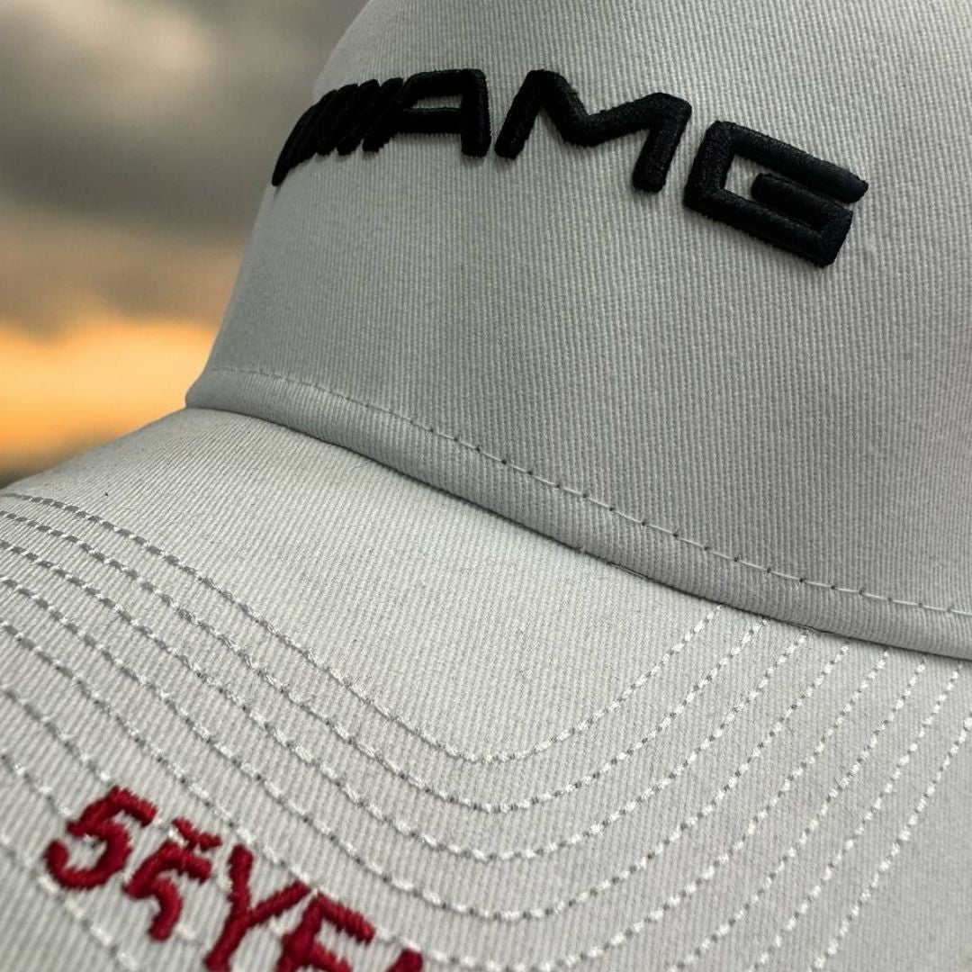 Gorra AMG Blanca - Estilo y Rendimiento para los Aficionados de Mercedes-Benz