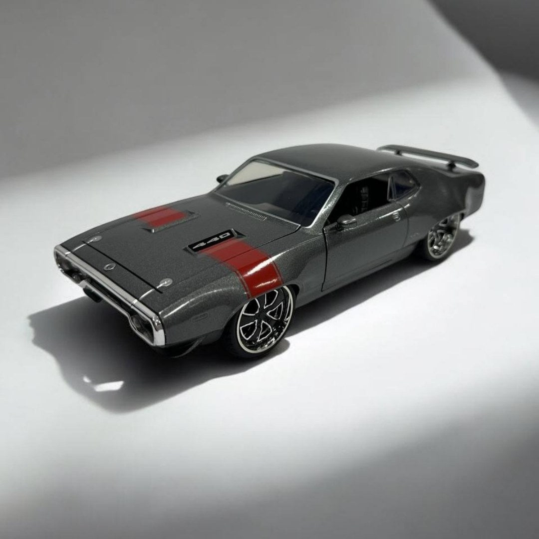 Plymouth GTX 1972 a Escala 1:24 – El Poder de los Muscle Cars Clásicos