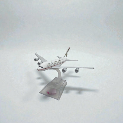 Avión Etihad Airways 1:400 – Modelo de Colección | Elegancia y Prestigio en Aviación Comercial