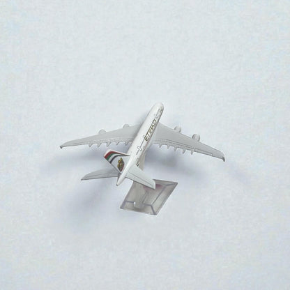 Avión Etihad Airways 1:400 – Modelo de Colección | Elegancia y Prestigio en Aviación Comercial