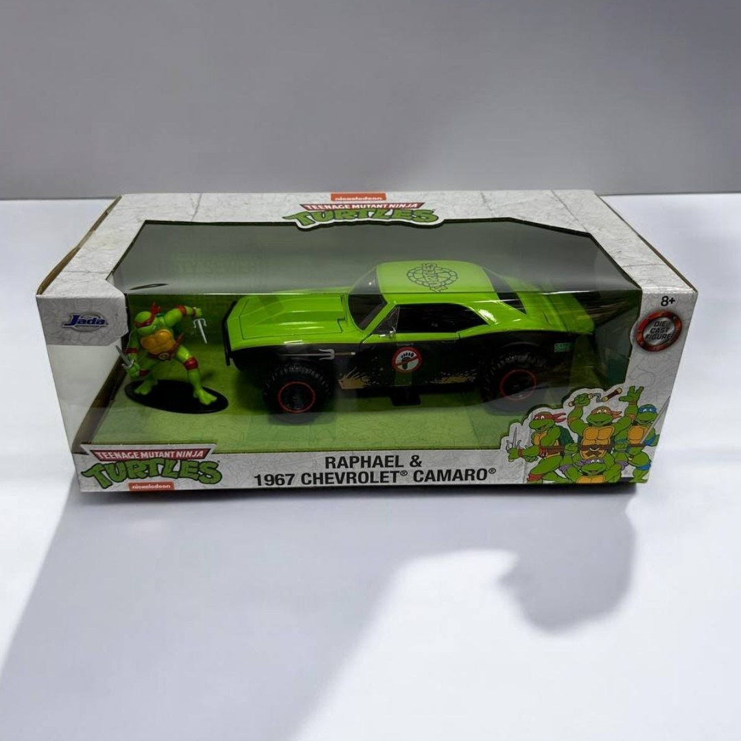 Rafael y Chevrolet Camaro 1967 a Escala 1:24 – ¡La Fuerza y Estilo de las Tortugas Ninja!