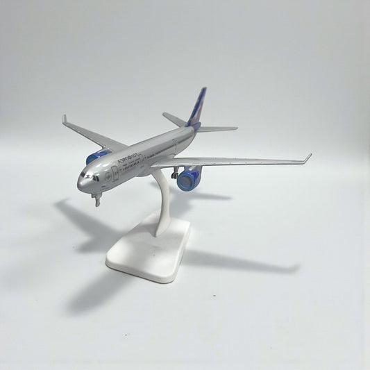 Avión Rusia 1:350 – Modelo de Colección | Aeronave Clásica para Exhibición