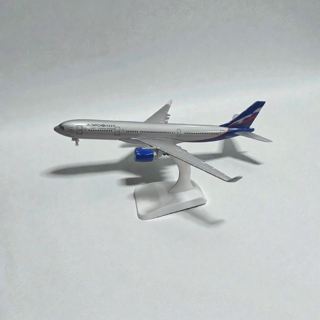 Avión Rusia 1:350 – Modelo de Colección | Aeronave Clásica para Exhibición