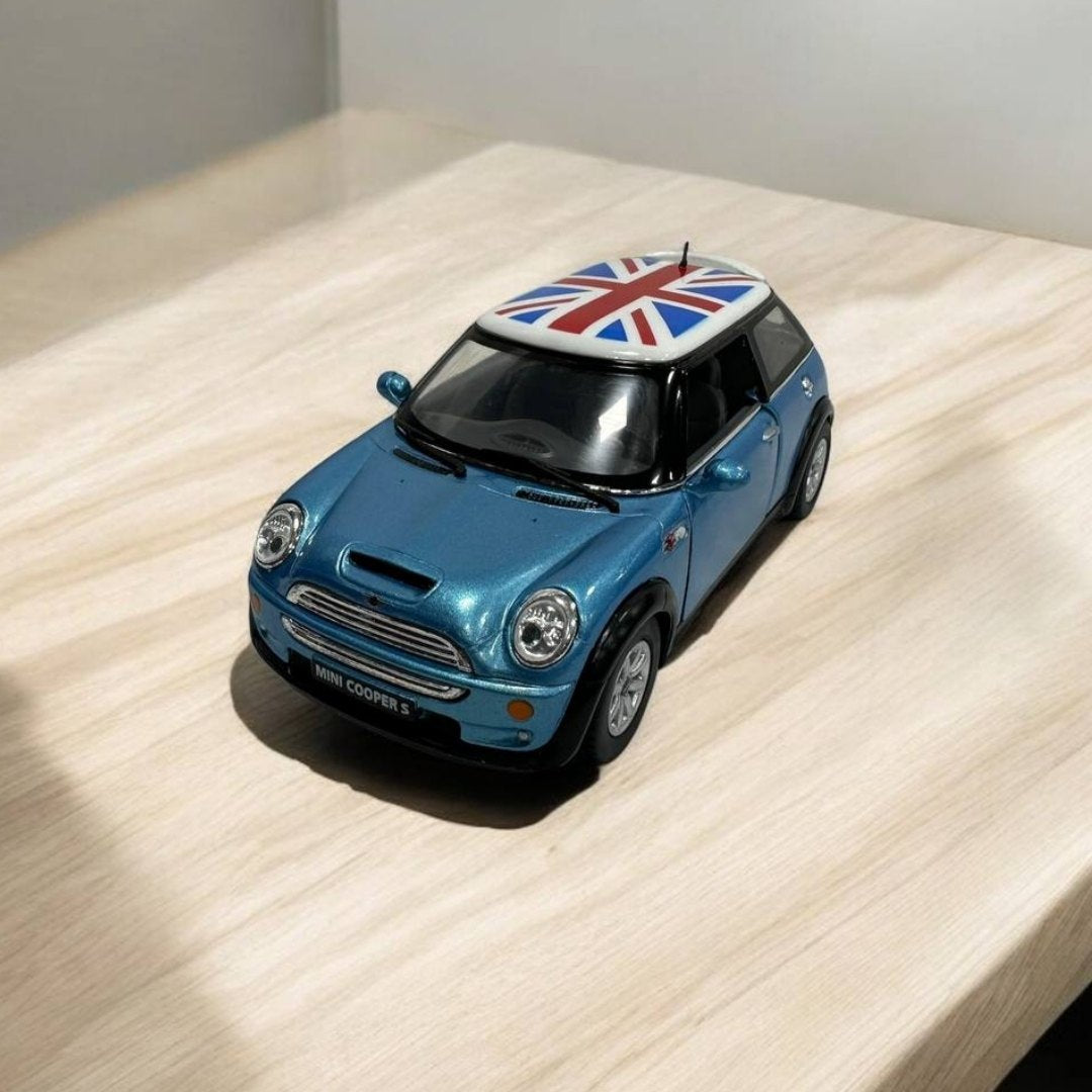 Mini Cooper 1:32 – Modelo Clásico – Detalles Realistas y Diseño Encantador