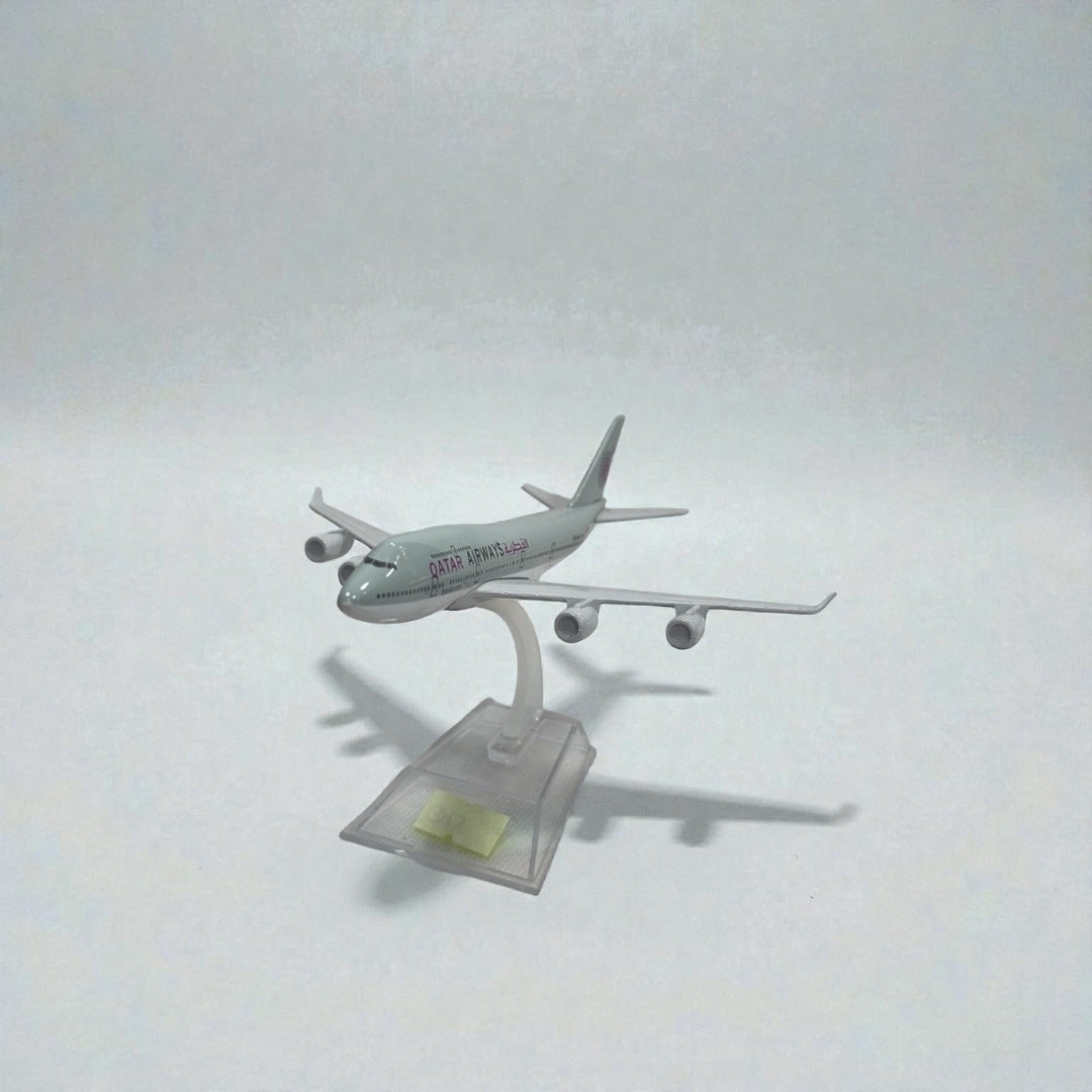 Avión Qatar Airways 1:400 – Modelo de Colección | Elegancia y Prestigio en Aviación Comercial