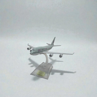 Avión Qatar Airways 1:400 – Modelo de Colección | Elegancia y Prestigio en Aviación Comercial