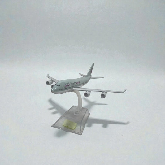Avión Qatar Airways 1:400 – Modelo de Colección | Elegancia y Prestigio en Aviación Comercial