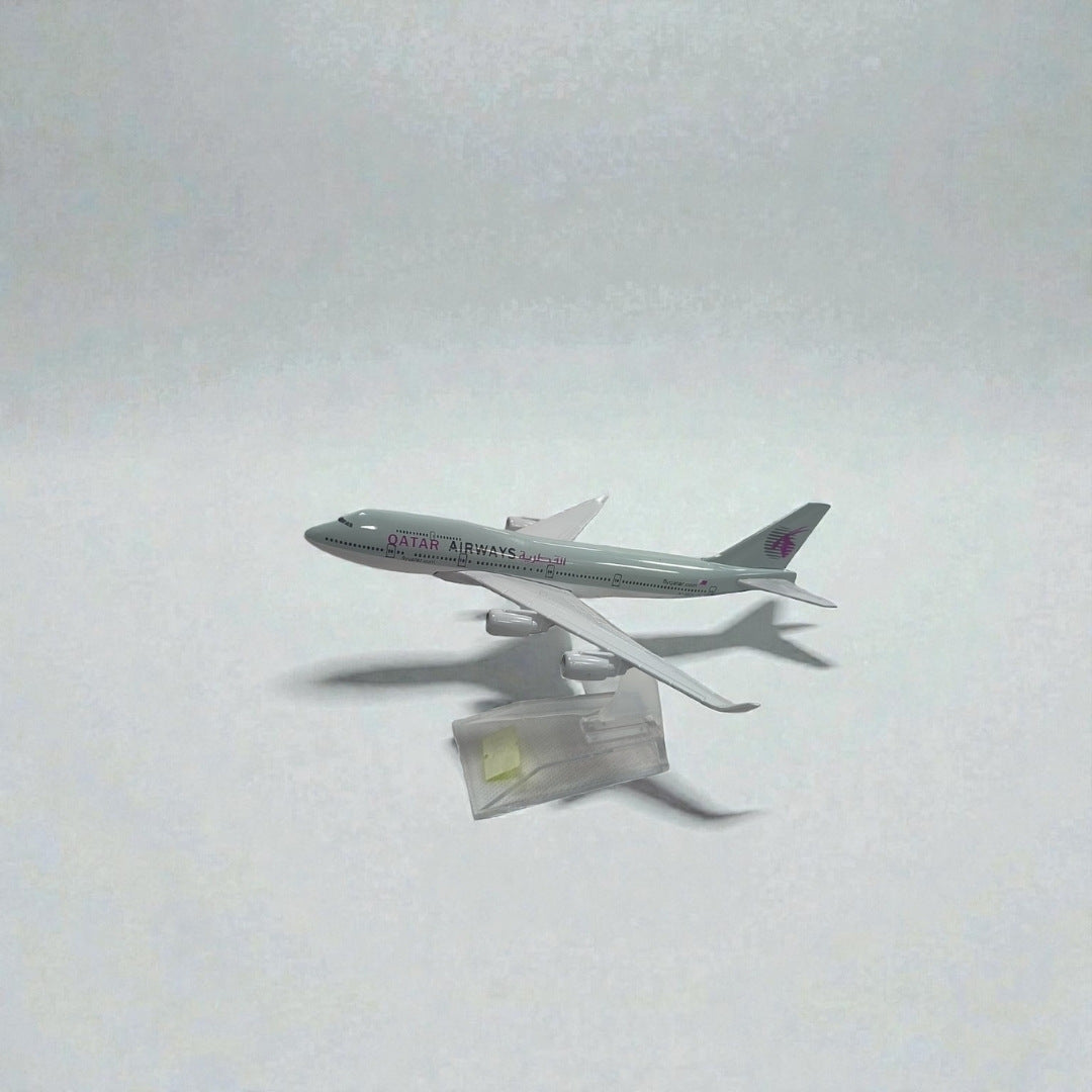 Avión Qatar Airways 1:400 – Modelo de Colección | Elegancia y Prestigio en Aviación Comercial