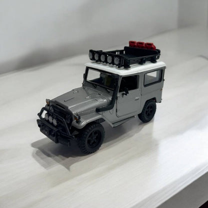 Toyota FJ40 1:24 – Modelo a Escala – SUV Clásico con Detalles Preciso