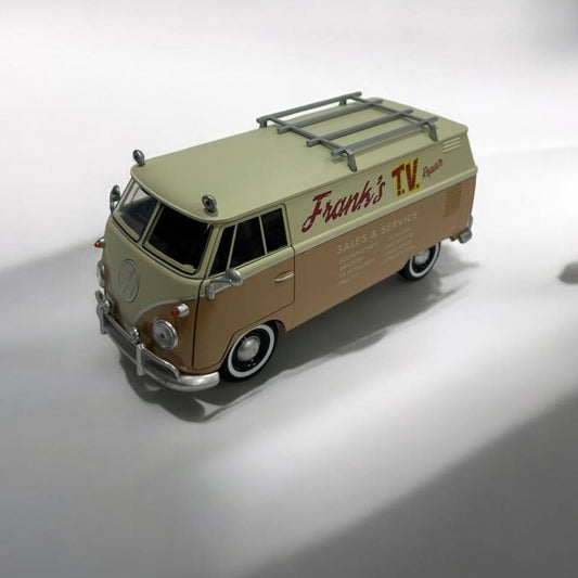 Volkswagen Bus Wheeljack 1:24 – ¡Un Viaje Retro con Estilo Transformer!