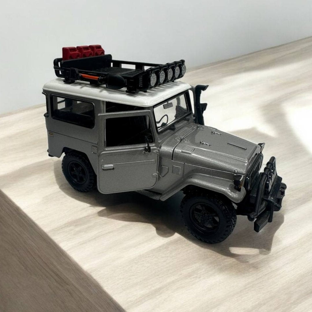 Toyota FJ40 1:24 – Modelo a Escala – SUV Clásico con Detalles Preciso