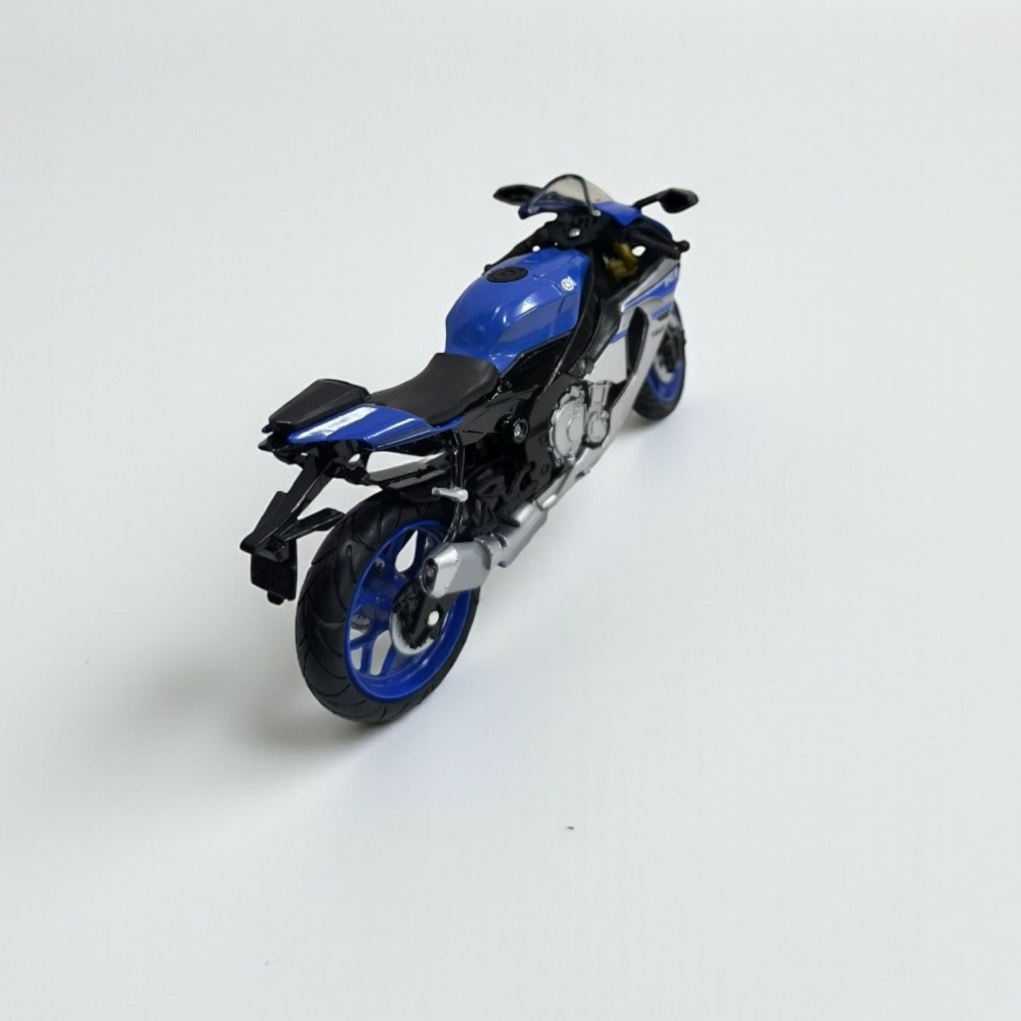 Yamaha YZF-R1 Escala 1:12 – Moto Superbike de Colección