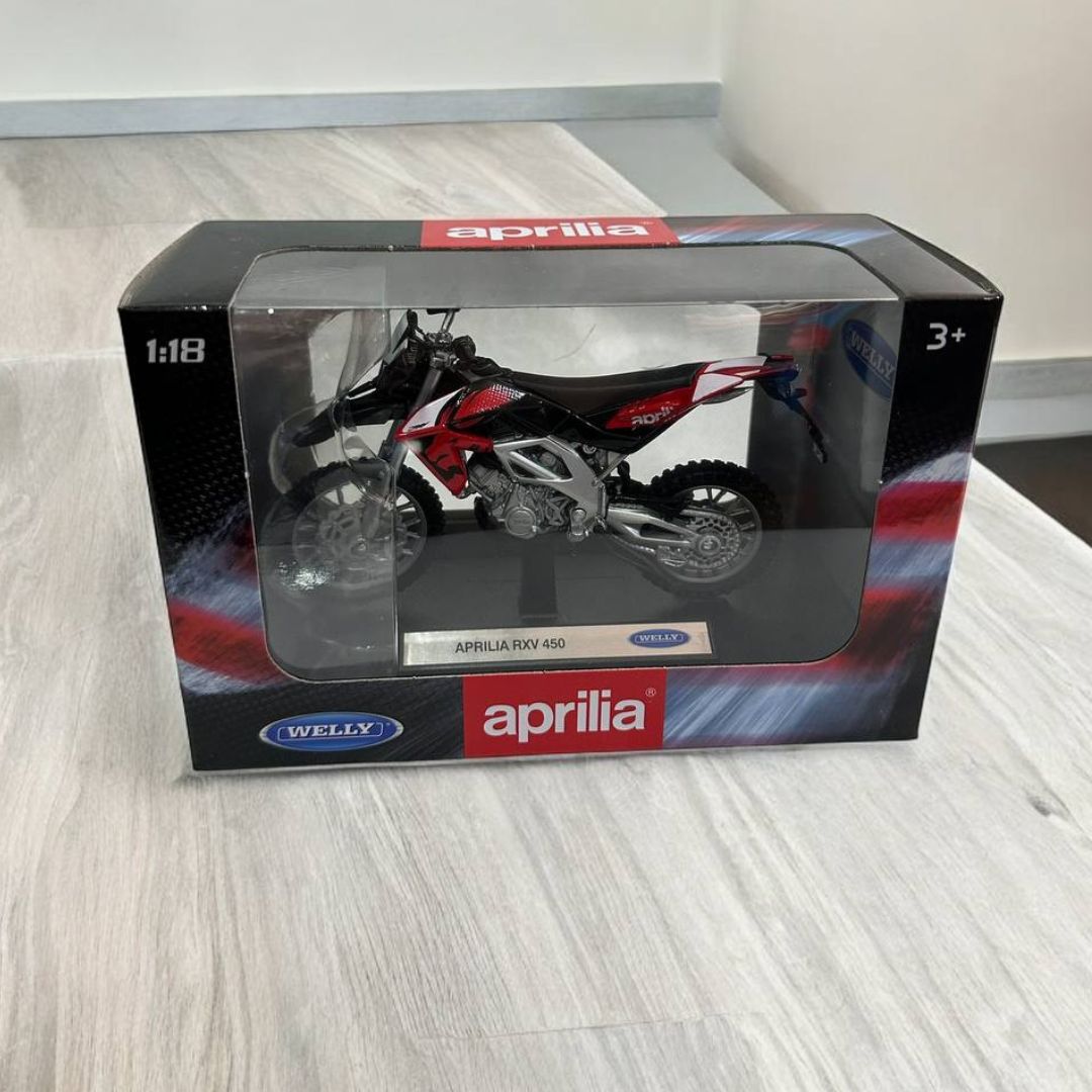 Modelo a Escala Aprilia RXV 450 - Réplica Detallada de una Motocicleta Todoterreno