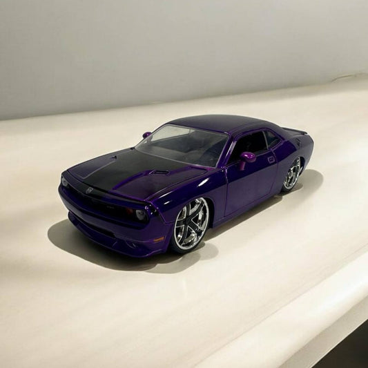 Dodge Charger SRT8 2008 1/24 - Modelo Detallado de Muscle Car Morado