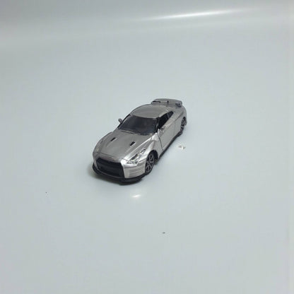 Nissan GT-R R35 Rápidos y Furiosos 1:32 – Edición de Colección en Metal | Ícono del Cine