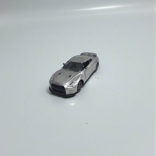 Nissan GT-R R35 Rápidos y Furiosos 1:32 – Edición de Colección en Metal | Ícono del Cine