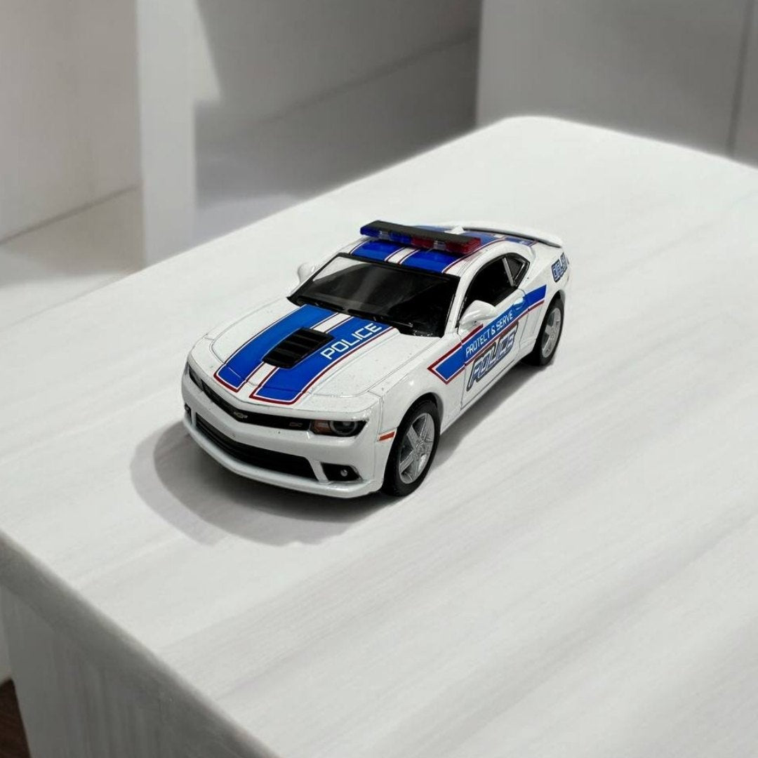 Chevrolet Camaro 2014 Policía 1:32 – Modelo Detallado con Diseño de Patrulla – Estilo Imponente y Realismo