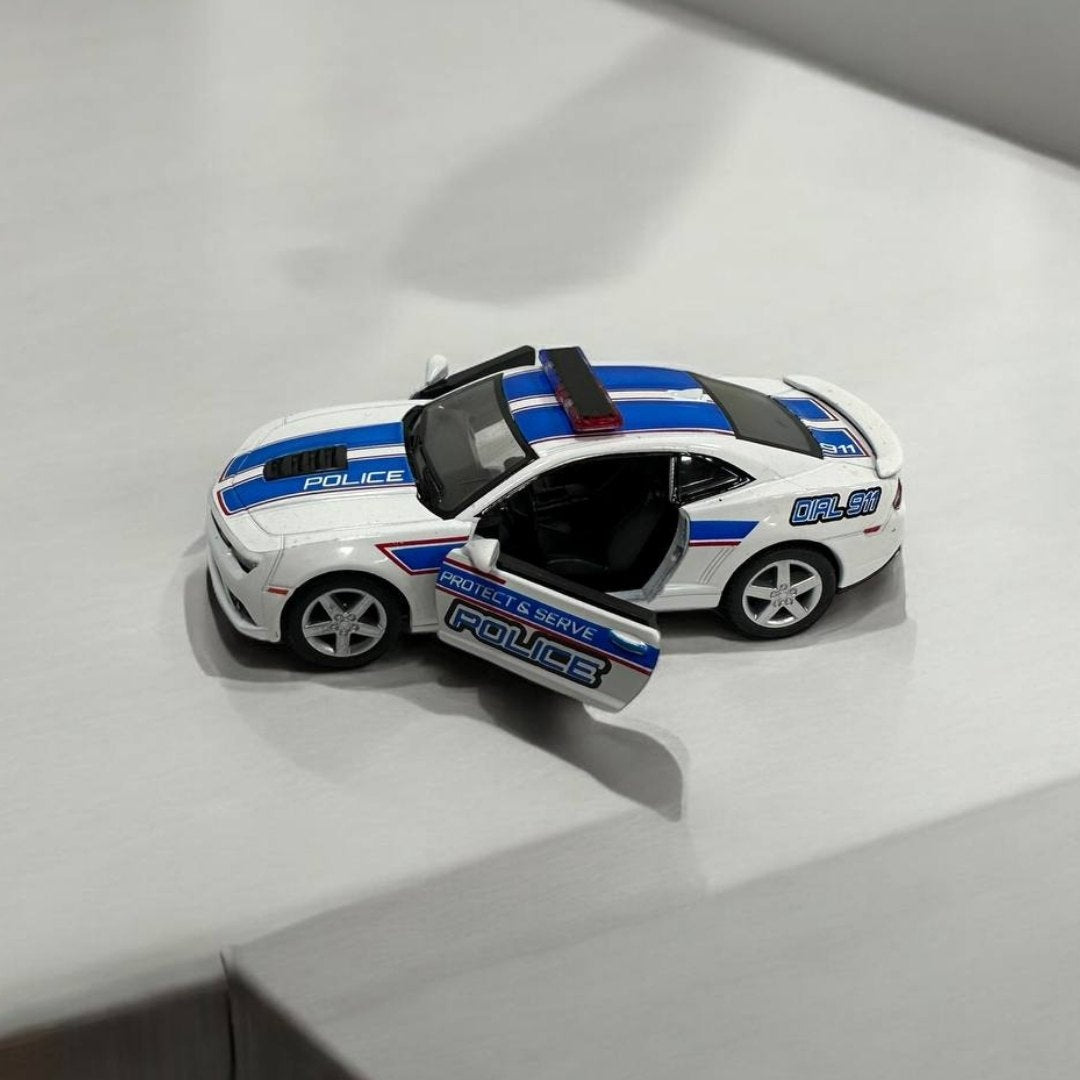 Chevrolet Camaro 2014 Policía 1:32 – Modelo Detallado con Diseño de Patrulla – Estilo Imponente y Realismo